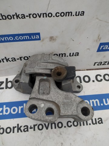 Права подушка двигуна 52070967 CHRYSLER