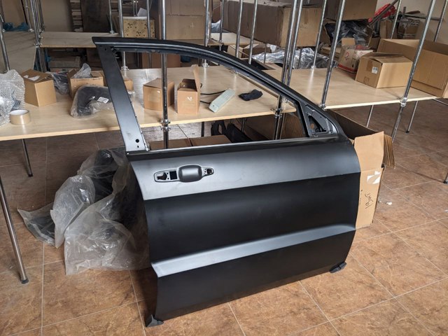 Пасажирські передні двері 55113638AA CHRYSLER