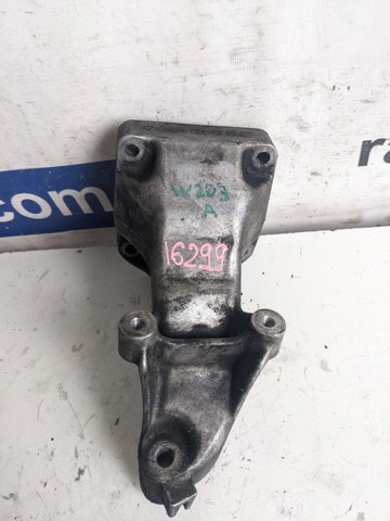 Кронштейн подушки (опори) двигуна, лівої A6112230704 MERCEDES
