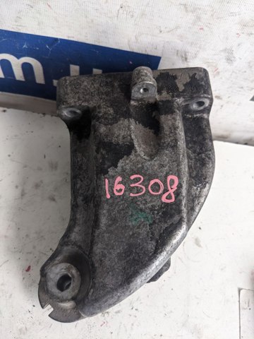 Кронштейн подушки (опори) двигуна, правої A6422236404 MERCEDES