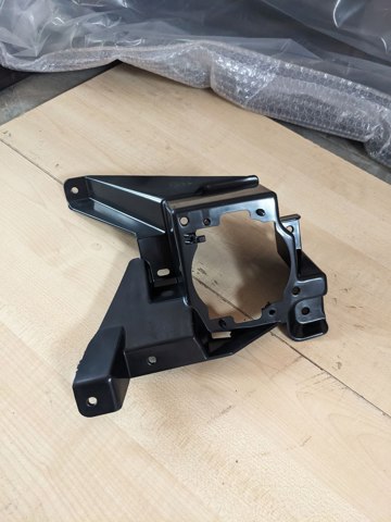 Кріплення протитуманки правої DS7Z15266A КИТАЙ