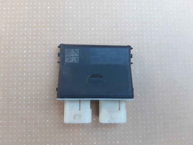 Блок управління відкриття кришки багажника 3G0962243B VAG