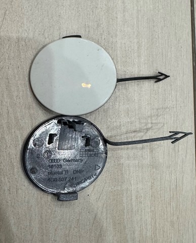 Заглушка бампера буксирувального гака, передня 4G0807241 VAG