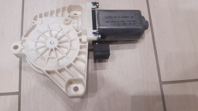 Двигун стеклопод'емника двері задньої, лівої 80A959812 VAG