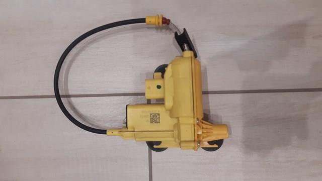 Клапан дотяжки дверей A2237601600 MERCEDES
