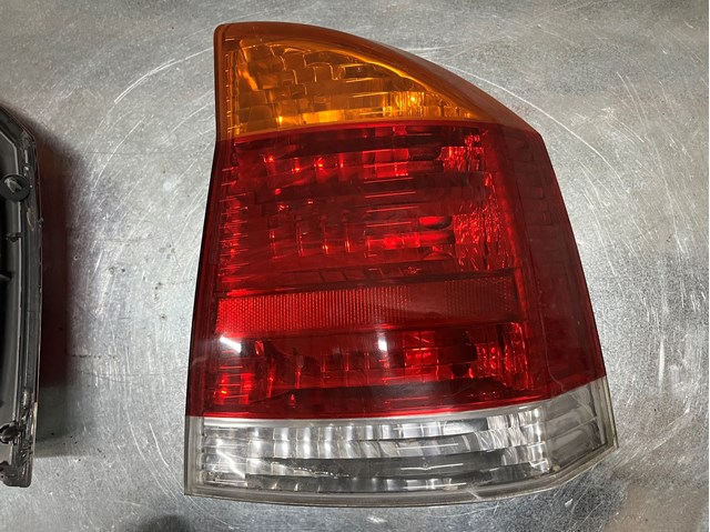 Задній правий стоп 13130644 OPEL