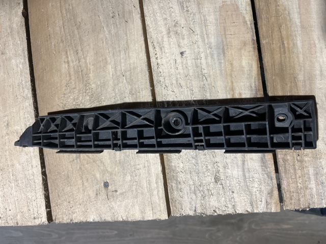 Напрямна заднього бампера, права 5257548020 TOYOTA