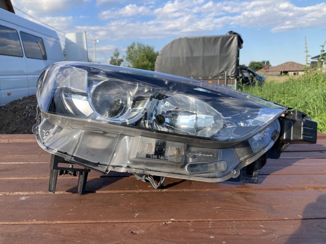 Основна фара - вставка D10E51030 MAZDA