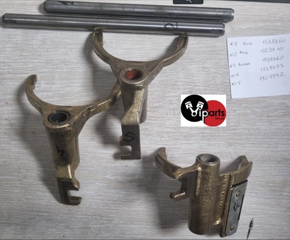 Вилка перемикання передач КПП 1102932 FORD