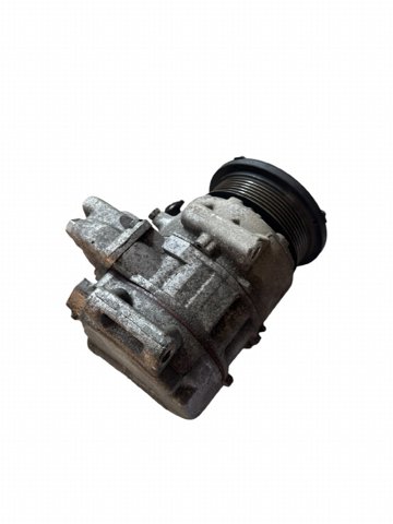 Компресор кліматичної установки 4472602352 TOYOTA