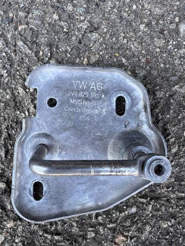 Стояк-гак замка капота 3V0823185A VAG