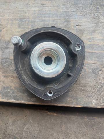 Кріплення переднього амортизатора 5Q0412331E VAG