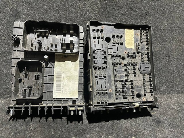 Реле запобіжників Фольксваген Пассат B6