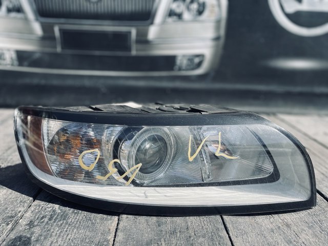 Фара правая 30763034 VOLVO