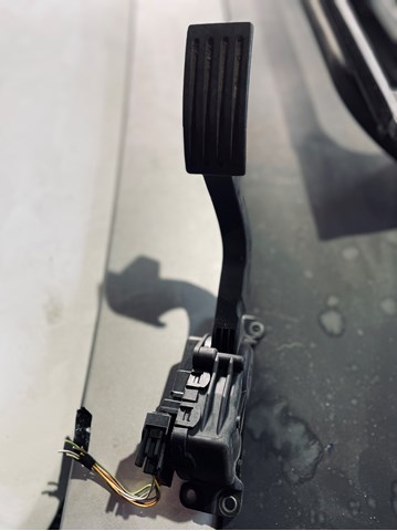 Підаль газу 4M519F836CK FORD