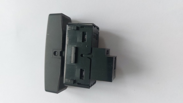 Кнопка блокавання дверей 7L69621253X1 VAG