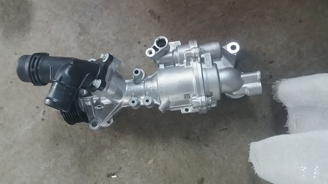 Насос охолоджуючої рідини A2742001000 MERCEDES