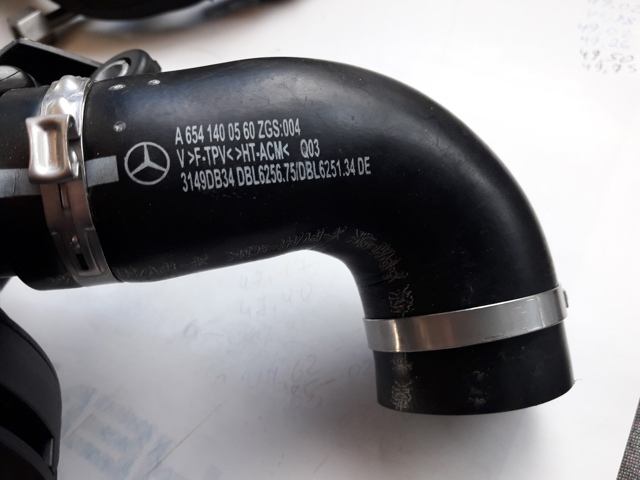 Шланги і трубки системи рециркуляції A6541400560 MERCEDES