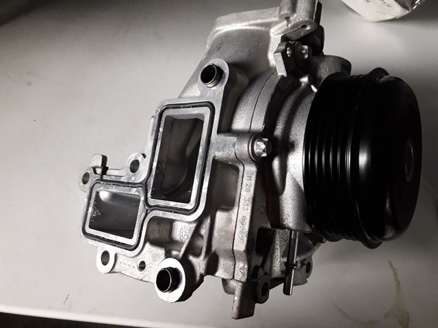 Водяний насос охолодження, з корпусом A6542002300 MERCEDES