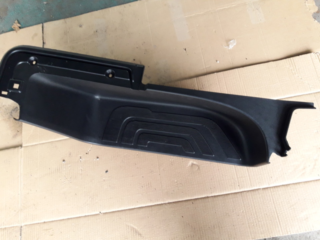 Накладка на поріг ліва A9106860100 MERCEDES