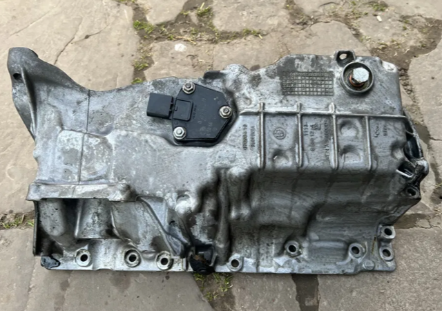 Піддон масляний картера двигуна 11138580124 BMW