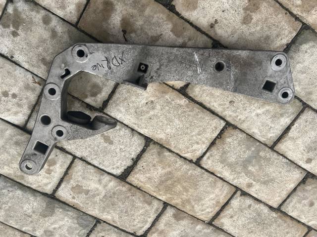 Кріплення трансмісії 22326861583 BMW