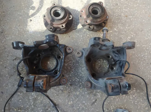 Кулак поворотний передній лівий 31216855953 BMW