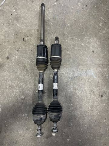 Піввісь передня, права 31608643184 BMW