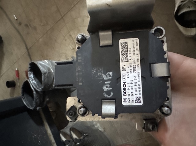 Радарний датчик дистанції 8W0907541B VAG