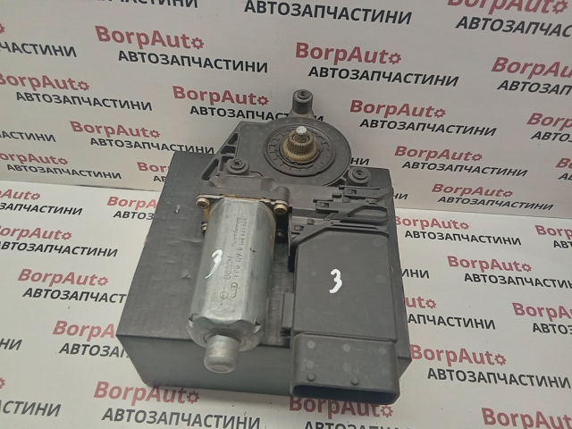 Мотор склопідйомника дверей передніх, правих 0130821694 VAG