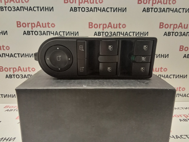Кнопки переднього лівого склопід'ємника 13228699 GM