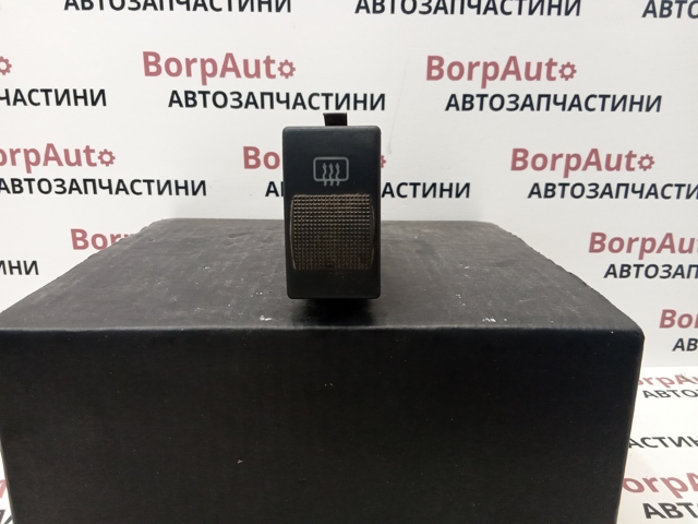 Кнопка включення обігріву заднього скла 4D0941503 VAG