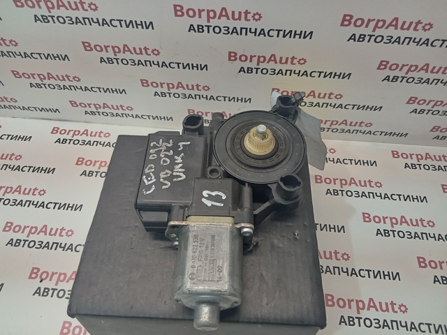 Двигун склопідіймача двері передньої, правої 6R0959802CD VAG