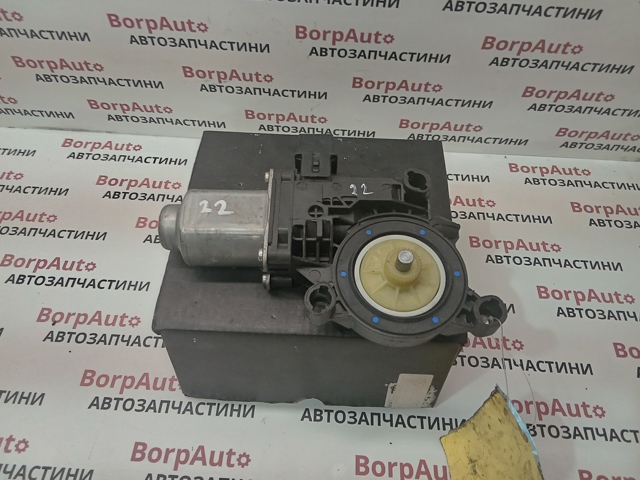Мотор склопідйомника дверей задніх, правих 6R0959812D VAG