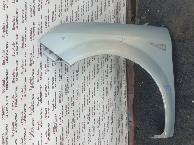 Переднє ліве крило 8200020568 RENAULT