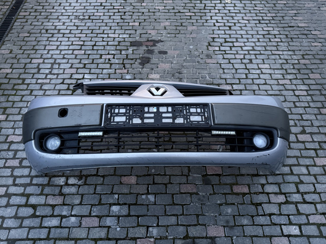 Бампер на авто Renault Scenic II