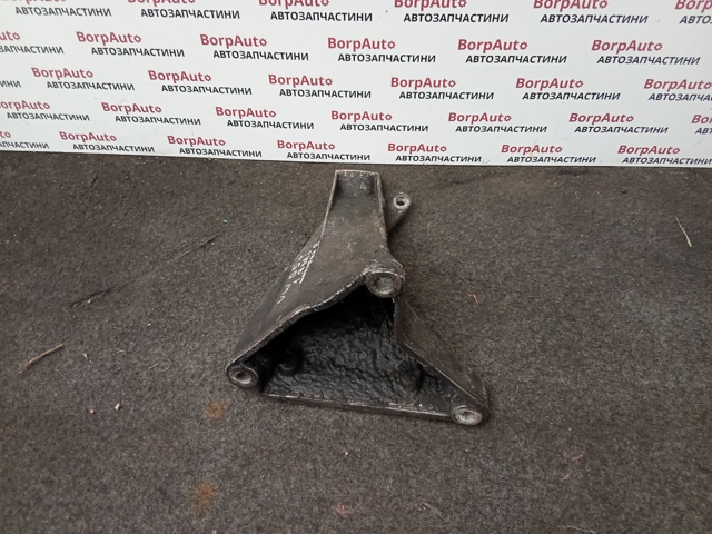 Права подушка мотора 8D0199308N VAG