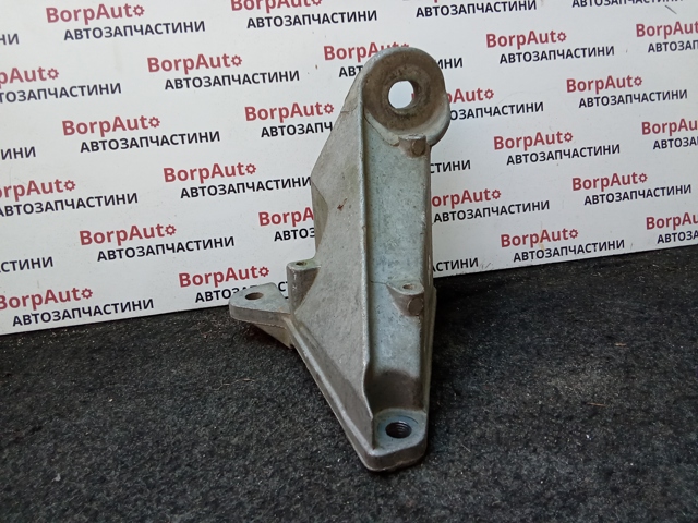 Кронштейн подушки КПП, лівий 8D0399113AB VAG