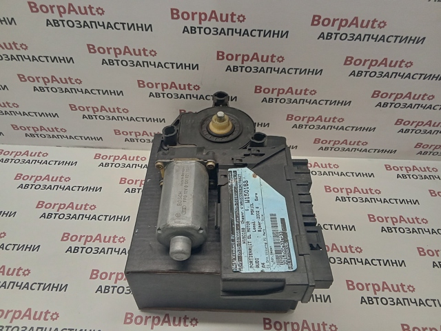 Двигун склопідіймача двері передньої, правої 8E1959802B VAG