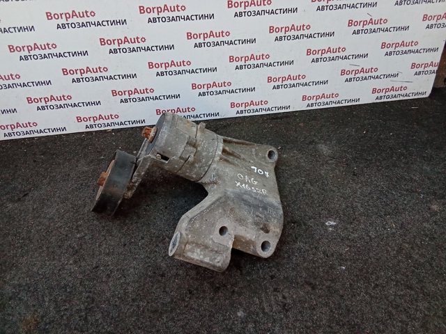 Кронштейн кріплення генератора 90571112 GM
