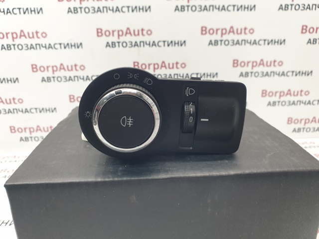 Перемикачі електричні (перемикач світла центральний) 96892015 GM