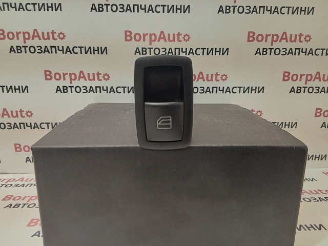 Кнопки переднього правого склопід'ємника A2518200510 MERCEDES