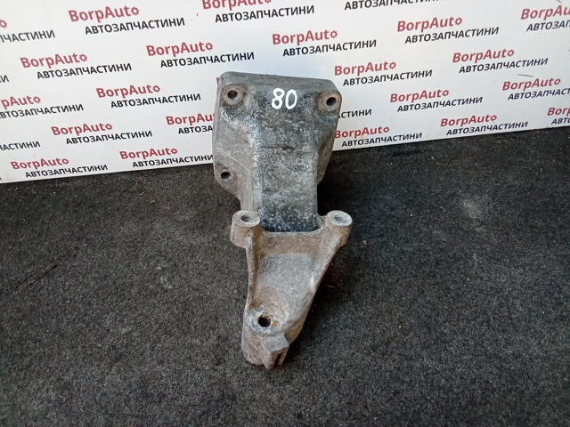 Кронштейн подушки (опори) двигуна, лівої A6112230704 MERCEDES
