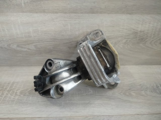 Права подушка мотора 112100020R RENAULT