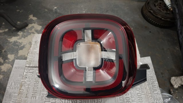 Ліхтар задній лівий 265558217R RENAULT