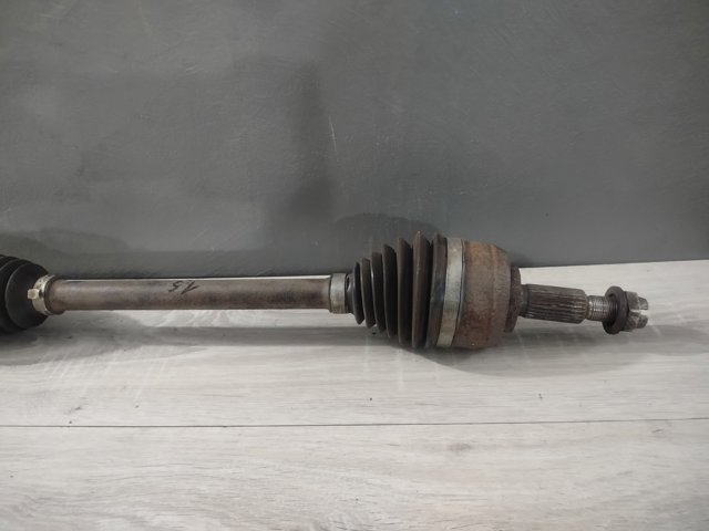 Піввісь передня, права 391003112R RENAULT