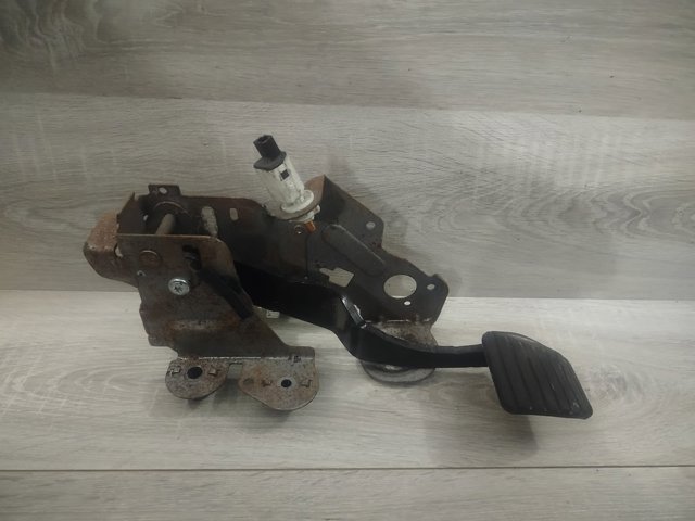 Педаль гальма 465010015R RENAULT