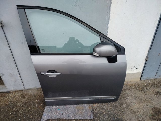 Пасажирські передні двері Renault Scenic 3