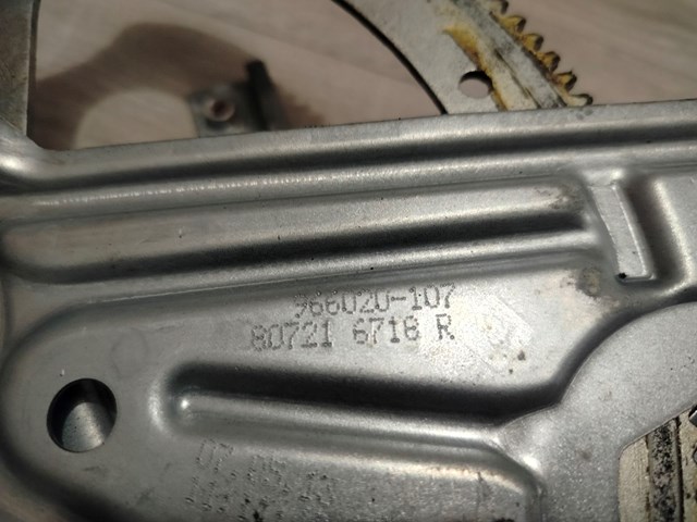 Підйомник механічний вітрового скла 807216718R RENAULT