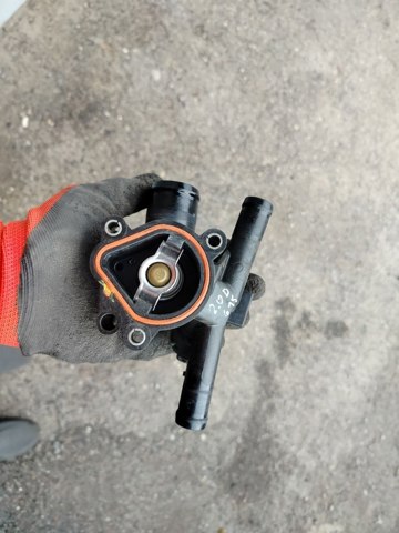 Корпус термостата в зборі 8200978542 RENAULT